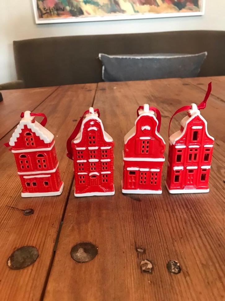 Kerst. Rode huisjes voor in de kerstboom., Diversen, Kerst, Ophalen of Verzenden