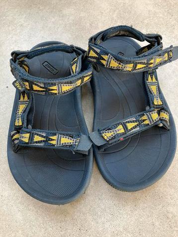 Teva sandalen beschikbaar voor biedingen