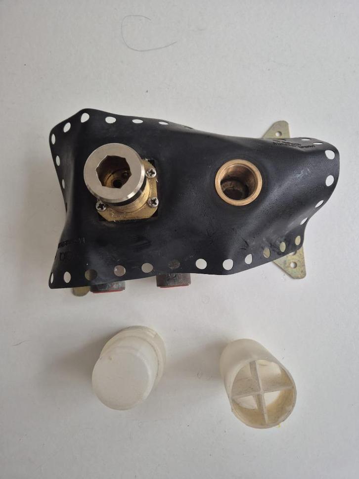 Vola 100 + 300 - 99 Inbouwhuis tbv monoknop inbouwmengkraan, Doe-het-zelf en Verbouw, Sanitair, Zo goed als nieuw, Douche, Koper