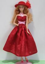 Barbie Muse Model 36: galajurk (open rug), schoenen en hoed, Kinderen en Baby's, Speelgoed | Poppen, Verzenden, Nieuw, Barbie