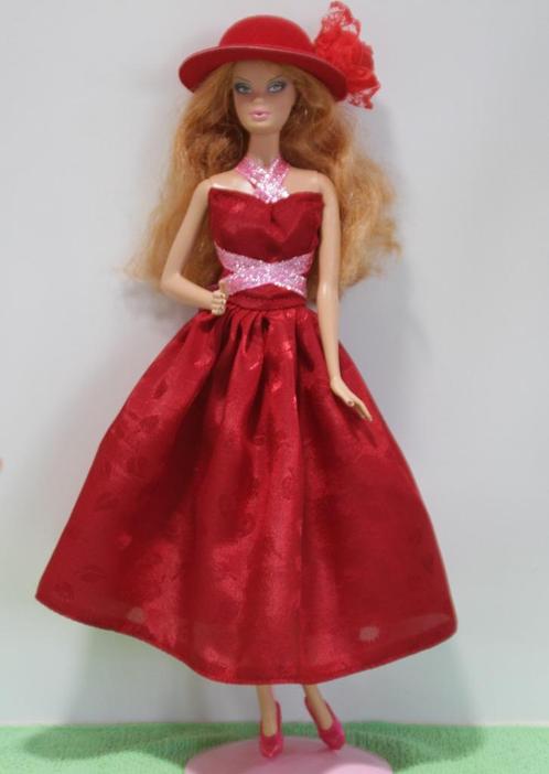 Barbie Muse Model 36: galajurk (open rug), schoenen en hoed, Kinderen en Baby's, Speelgoed | Poppen, Nieuw, Barbie, Verzenden