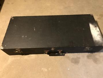 Oude (muziek) koffer. beschikbaar voor biedingen