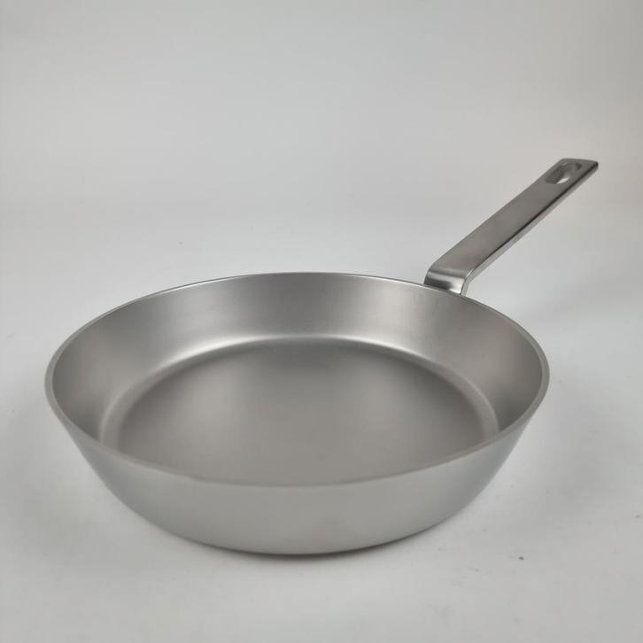 Iittala Tools koekenpan van 24 cm, Huis en Inrichting, Keuken | Potten en Pannen, Nieuw, Koekenpan of Braadpan, Rvs, Inductieplaat