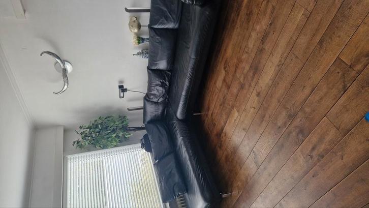 Zwart leren grote hoekbank chaiselounge liggedeelte kussens, Huis en Inrichting, Banken | Sofa's en Chaises Longues, Zo goed als nieuw