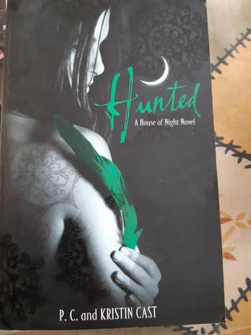 P.c.kristin cast:hunted tekst op binnenblad zie foto gelezen beschikbaar voor biedingen
