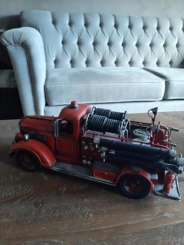 Retro. Mooie grote brandweer auto. beschikbaar voor biedingen