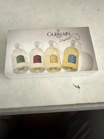 Guerlain Paris miniatuur parfums vintage beschikbaar voor biedingen
