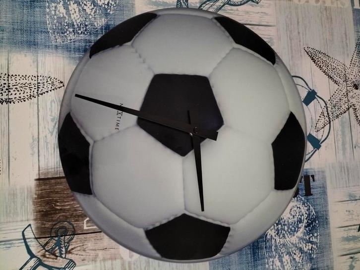 Goed werkende voetbal klok, Kinderen en Baby's, Kinderkamer | Inrichting en Decoratie, Zo goed als nieuw, Klok, Ophalen of Verzenden
