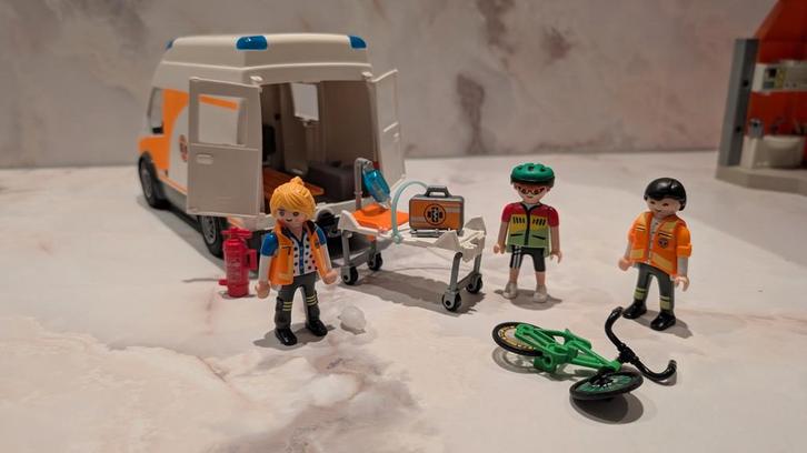 Playmobil ambulance + ambulance motor, Kinderen en Baby's, Speelgoed | Playmobil, Gebruikt, Ophalen of Verzenden