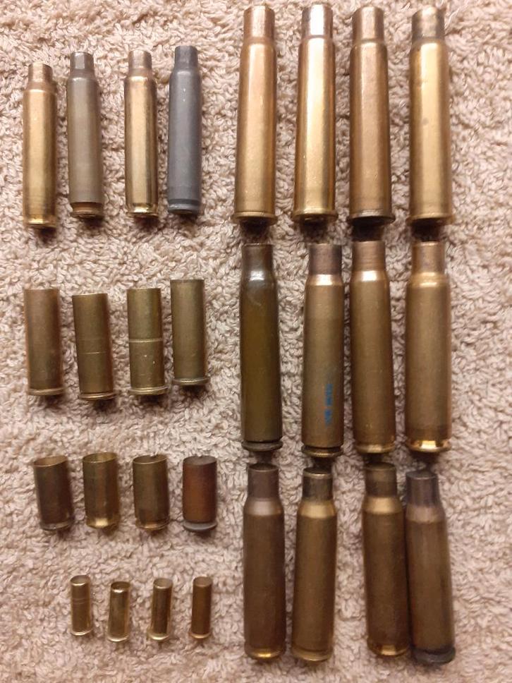 Hulzen 7 kalibers x 4 verschillende  set2 (ONKLAAR) €7,50, Verzamelen, Militaria | Algemeen, Landmacht, Hulzen of Bodemvondsten