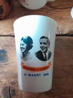 Beker mok verloving prinses Beatrix en Claus, Verzamelen, Koninklijk Huis en Royalty, Ophalen of Verzenden, Zo goed als nieuw