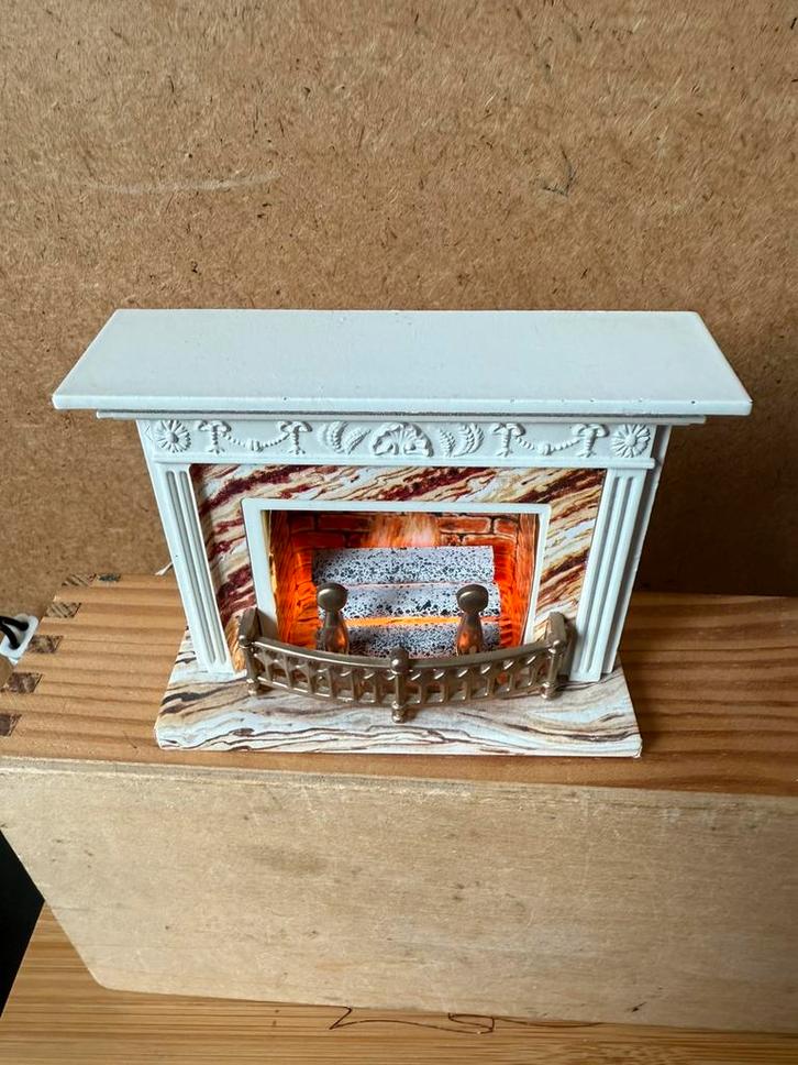 Lundby haard met werkende verlichting - hxbxd 6.6x9x3.4cm, Verzamelen, Poppenhuizen en Toebehoren, Zo goed als nieuw, Poppenhuis