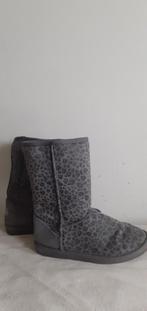 Grijze bont gevoerde laarzen 37, Kleding | Dames, Schoenen, Ophalen of Verzenden, Grijs, Hoge laarzen