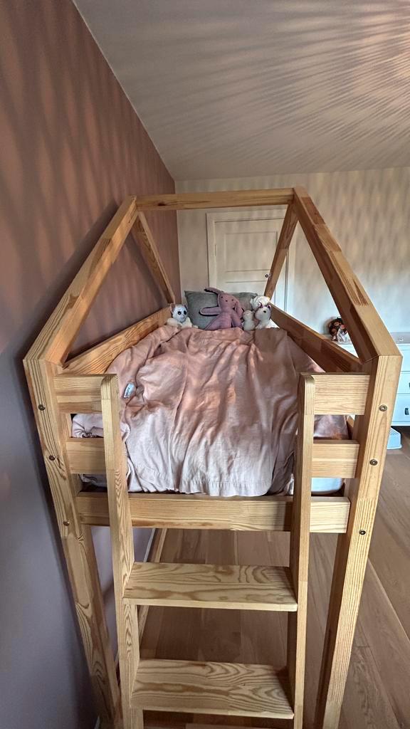 Leuke Houten Halfhoogslaper LOFTY petit puk, Kinderen en Baby's, Kinderkamer | Bedden, Gebruikt, 160 tot 180 cm, 70 tot 85 cm