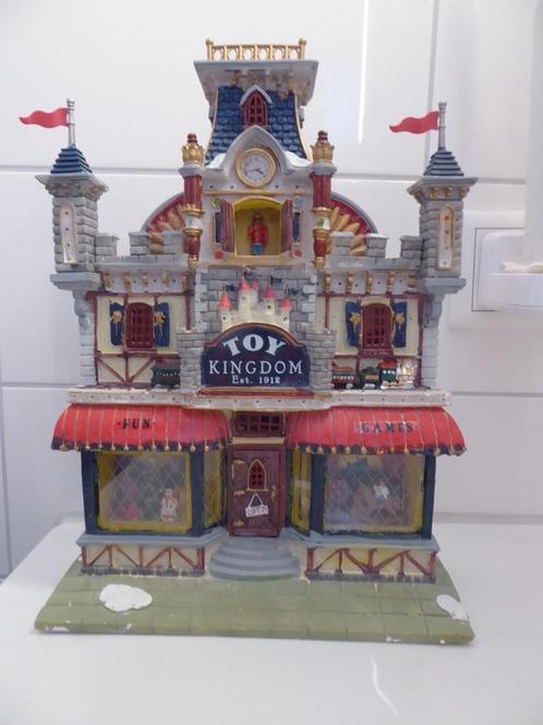 Lemax Retired Facade Kerstdorp Item  Toy Kingdom, Diversen, Kerst, Zo goed als nieuw, Verzenden