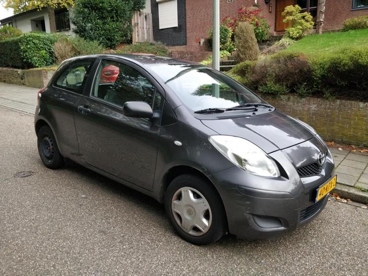 Toyota Yaris 1.0 12V Vvt-i 3DR Terra 2010 Grijs, Auto's, Toyota, Particulier, Yaris, Airbags, Airconditioning, Elektrische ramen