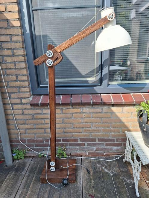 Vloerlamp industrieel.DALEN,DRENTHE, Huis en Inrichting, Lampen | Vloerlampen, Zo goed als nieuw, Hout, Ophalen