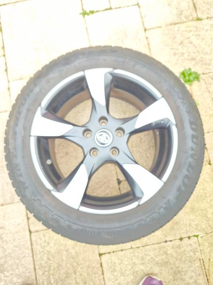 Toyota C-HR Winterbanden 215/60 R17 - Zo goed als nieuw!, Auto-onderdelen, Banden en Velgen, Banden en Velgen, Winterbanden, 17 inch