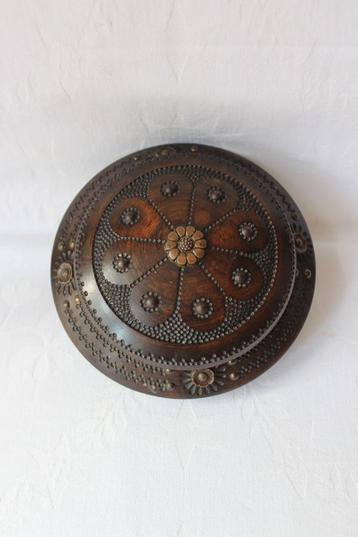 Vintage houten doosje beschikbaar voor biedingen