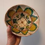Bodemvondst Den Haag fraaie polychrome schaal, Ophalen of Verzenden