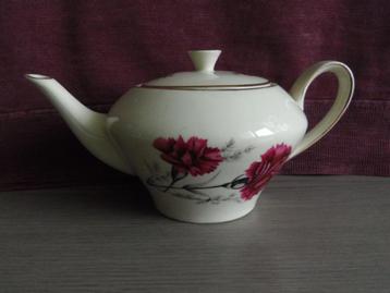 Theepot, Vintage, met afbeelding van Anjers, 10 x 22 cm beschikbaar voor biedingen
