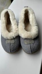 Mooie UGGS sloffen dames, Kleding | Dames, Schoenen, Ophalen of Verzenden, Zo goed als nieuw, Grijs, Pantoffels of Sloffen