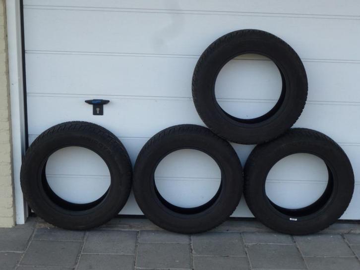vier winterbanden Uniroyal 205/60 R16H MS plus 77, Auto-onderdelen, Banden en Velgen, Band(en), Winterbanden, 16 inch, 205 mm