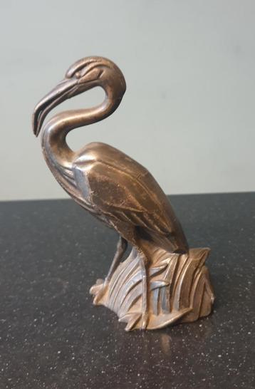 Bronskleurige vogel beschikbaar voor biedingen