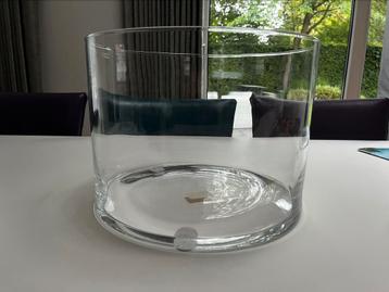 Vissen of decoratie kom beschikbaar voor biedingen
