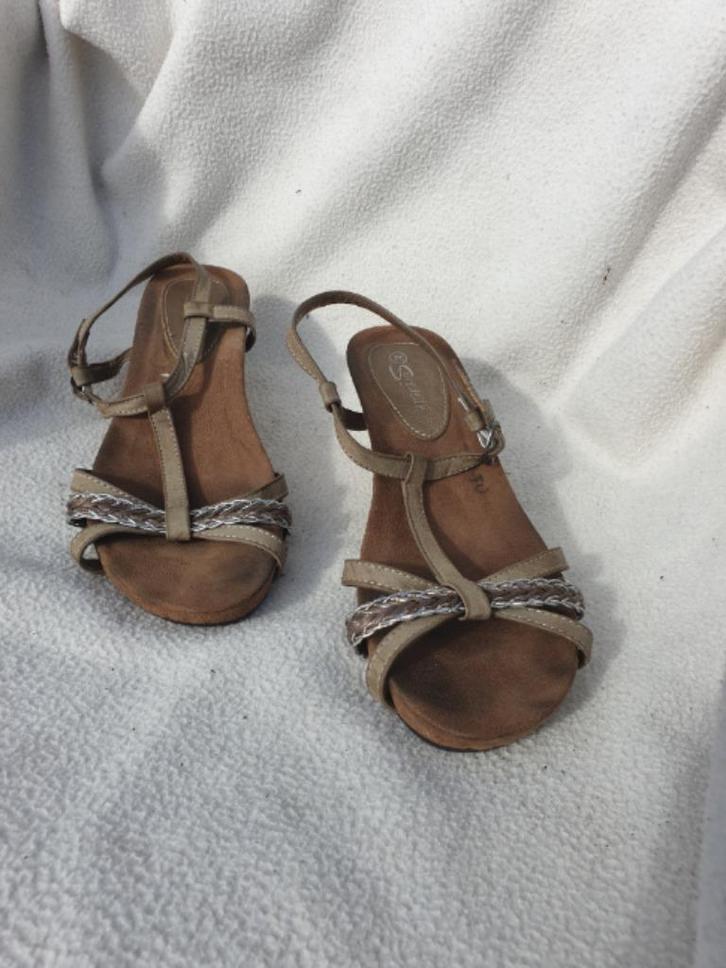 Gave sandalen met sleehak. Mt 40. Merk Suredelle, Kleding | Dames, Schoenen, Zo goed als nieuw, Sandalen of Muiltjes, Beige, Ophalen of Verzenden