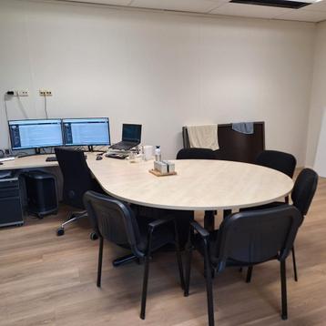 Groot bureau met vergaderdeel en afsluitbaar ladeblok  beschikbaar voor biedingen