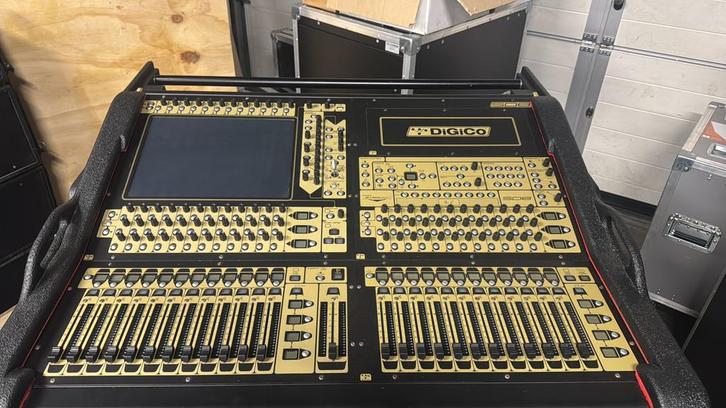 Digico SD8-24 core 2 incl zcase flipcase, Muziek en Instrumenten, Mengpanelen, Gebruikt, 20 kanalen of meer, Ophalen