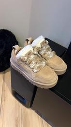UGG Lowmel maat 40, UGG, Beige, Nieuw, Ophalen of Verzenden