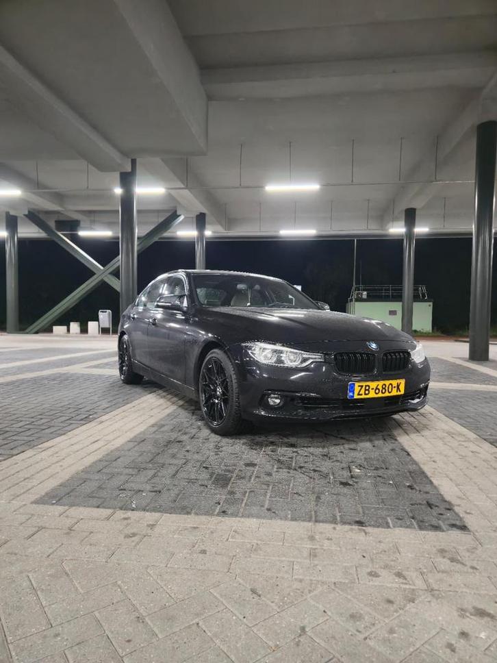 BMW 3-Serie 320i 184pk Aut 2019 Zwart, Auto's, BMW, Bedrijf, 3-Serie, Achteruitrijcamera, Adaptive Cruise Control, Airbags, Airconditioning