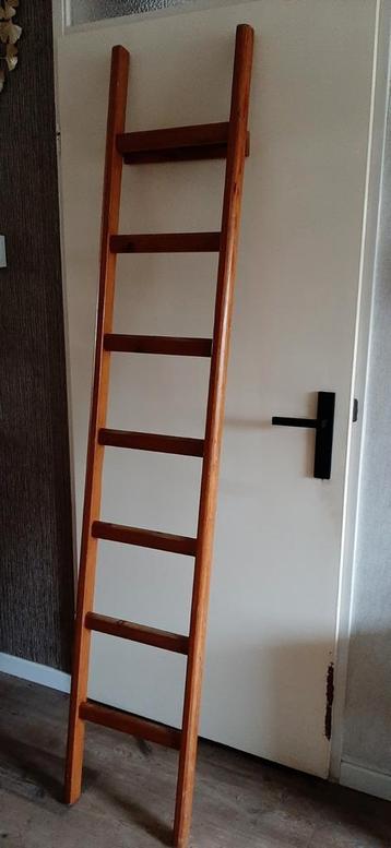 Mooie stevige grenen ladder, voor boekenkast of decoratie beschikbaar voor biedingen