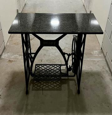 Vintage PFAFF Naaimachine Tafel met Granieten Blad beschikbaar voor biedingen