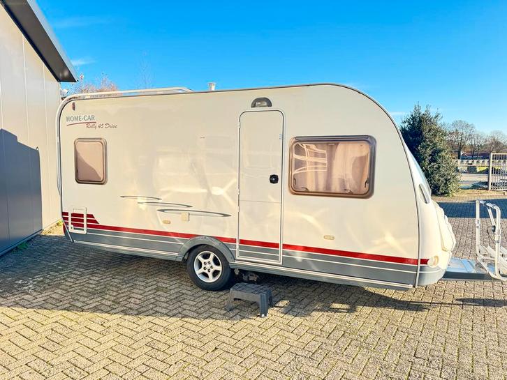 Nette Homecar 45 Rally Drive met voortent, mover en airco!, Caravans en Kamperen, Caravans, Bedrijf, tot en met 4, 750 - 1000 kg