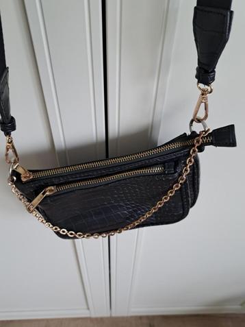 Superleuk zwart schoudertasje en handtasje met crocoprint.  beschikbaar voor biedingen