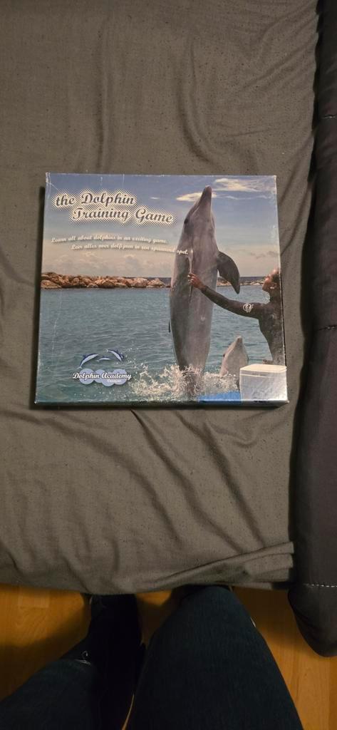 The Dolphin Training Game - Bordspel, Hobby en Vrije tijd, Gezelschapsspellen | Bordspellen, Gebruikt, Een of twee spelers, Drie of vier spelers