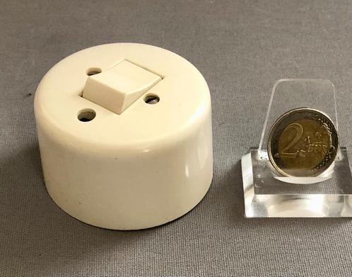 Opbouw-Lichtschakelaar met Controlelampje, Wit Bakeliet, 60s, Doe-het-zelf en Verbouw, Elektra en Kabels, Nieuw, Schakelaar, Ophalen of Verzenden