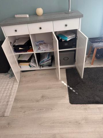 Mooie televisie kast te koop beschikbaar voor biedingen