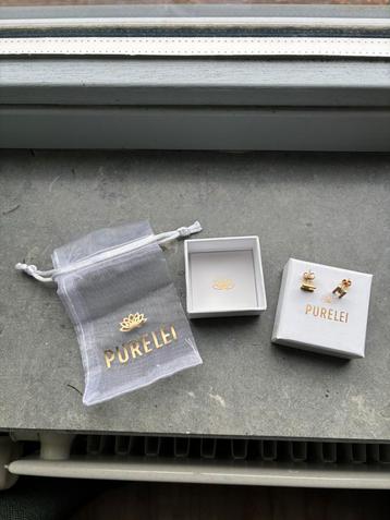 Nieuwe oorbellen letter M Purelei goud knopjes beschikbaar voor biedingen