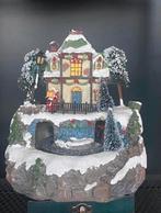 Kersthuisje voor kerstdorp met rijdende trein en verlichting, Diversen, Kerst, Ophalen of Verzenden, Gebruikt