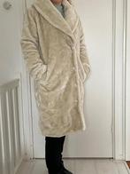 Chique lichte bontjas van fake fur, Maat 38/40 (M), Beige, Ophalen of Verzenden, Zo goed als nieuw
