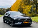 Volvo V60 T6 Long Range 350pk AWD Aut 2022 Grijs Dealer Nap, Auto's, Volvo, Automaat, 4 cilinders, Vierwielaandrijving, Dealer onderhouden
