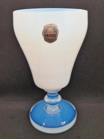 Sèvres melk opaline kristalglazen beker / kelk, Frankrijk. beschikbaar voor biedingen