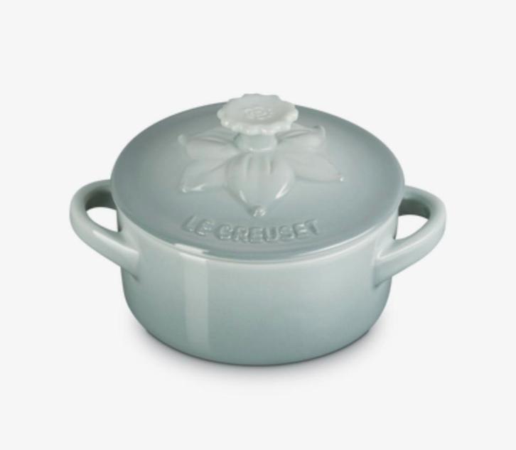 Le Creuset Jardin mini Cocotte Sea Salt, Huis en Inrichting, Keuken | Potten en Pannen, Nieuw, Koekenpan of Braadpan, Overige materialen