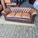 Oude industriële Chesterfield bank + GRATIS BEZORGING, Chesterfield, Rechte bank, Gebruikt, Leer