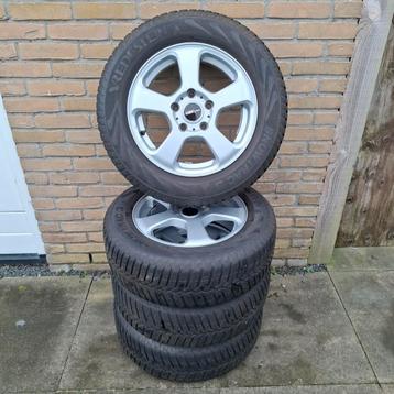 Winterbanden Hyundai I30/ IX20 5x114.3 15 Inch beschikbaar voor biedingen