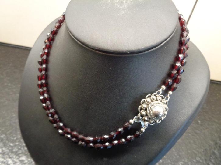 Granaten ketting met zeeuwse knop sluiting zilver, Sieraden, Tassen en Uiterlijk, Antieke sieraden, Ketting, Zilver, Met edelsteen